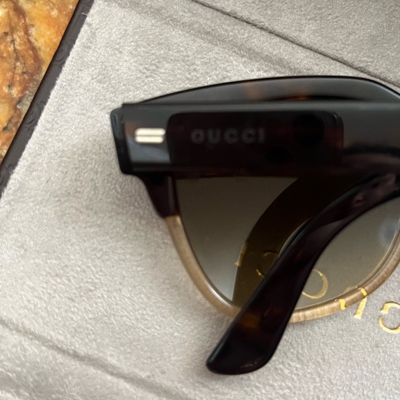 Gucci sunglasses! Like new! - Picture 3 of 4